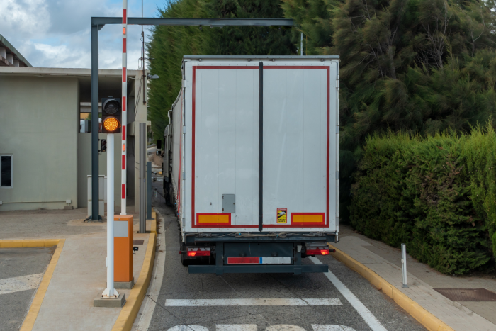 Regionų administracinis teismas kreipėsi į Europos Sąjungos Teisingumo Teismą dėl atsakomybės už tarptautinių sankcijų pažeidimus ribų   